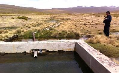 水源の枯渇も深刻化している アンデス地方の農村の主な水源 農業用水と兼用されているケースが大部分を占める 家庭単位