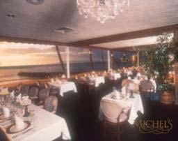 ワイキキから車で 5 分レストランからのサンスーシビーチの眺めは最高 老舗のフレンチレストラン ランチのご予約は 4 名様から ディナー 17:30~ 1 ウエディングランチメニュー 13,500 ビシソワーズスープ サラダ