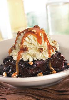 DESSERT BROWNIE OBSESSION FRIDAYS TM SUNDAE 790( 税別 ) フライデーズサンデー Vanilla ice topped with hot fudge, caramel sauce, nuts and whipped cream.