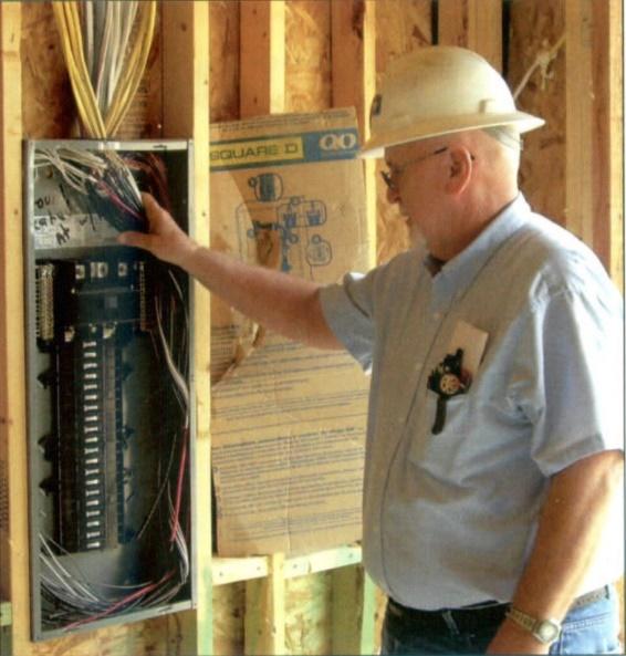 アメリカにおける電気安全 検査と施行 : 規制監督局 (AHJ) - 各市町村及び州の AHJ は NEC に定められた規制の施行に対する責任を有しています
