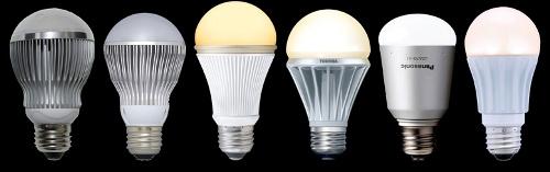 LED 照 明 の 市 場 動 向 LED 照 明 の 価 格 は 本 格 的 な 市 場 が 立 ち 上 がった 後 普 及 とともに 急 激 に 低 下 インターネット 通 販 の 最 低 価 格 では 大 手 メーカー 製 40W 相 当 LED 電 球 の 市 場 価 格 が1,000 円 を 切 りつつある 60W 相 当 でも1,500 円 前 後 比 較 的 高 額 であったLED