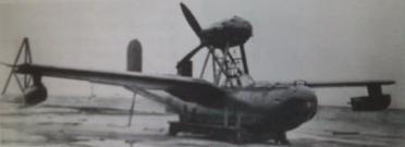 90 m 昭和 12 年 6 月 川西飛行機が初飛行に成功した初めての単葉飛行艇 主翼はガル タイプの片持単葉 全幅 :16.