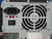 パッシブ PFC 搭載の電源装置を使用している場合 お住まいの地域の正しい AC 入力電圧を選択してください 電源装置で正しい AC