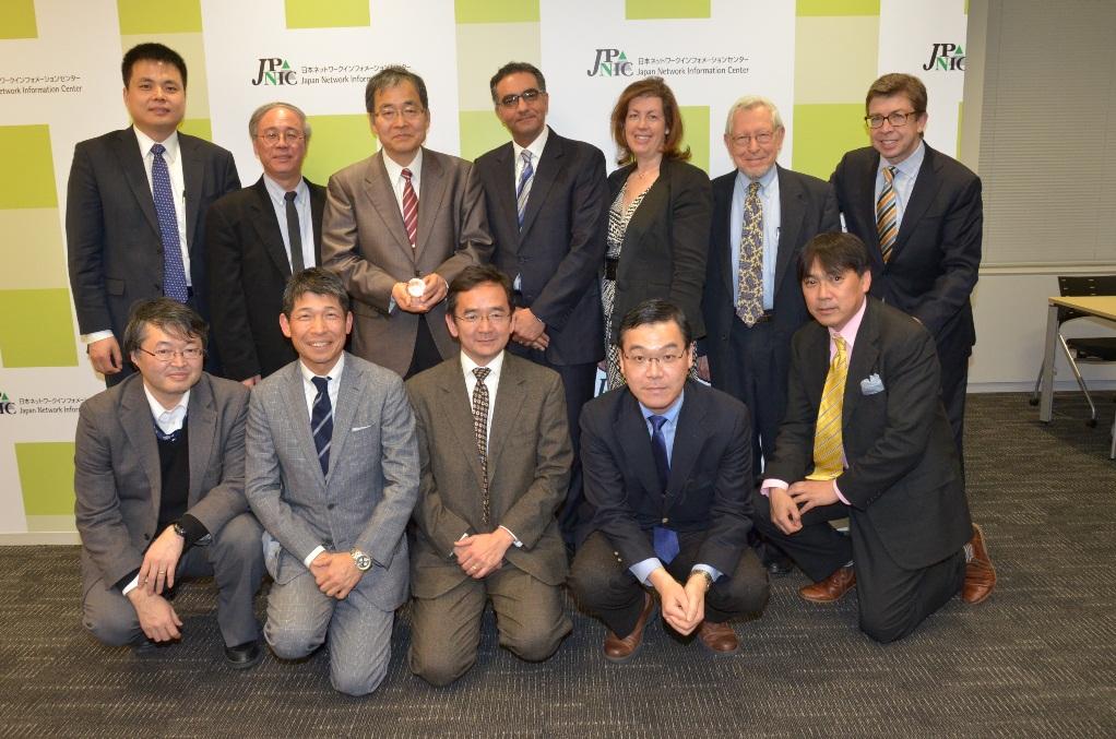 Fadi Chehade 氏による東京訪問 総務省 JPRS JPNIC 国内のレジストラなどを訪問 2013 年 2 月 19 日 JPNIC 訪問時左から四番目が Fadi