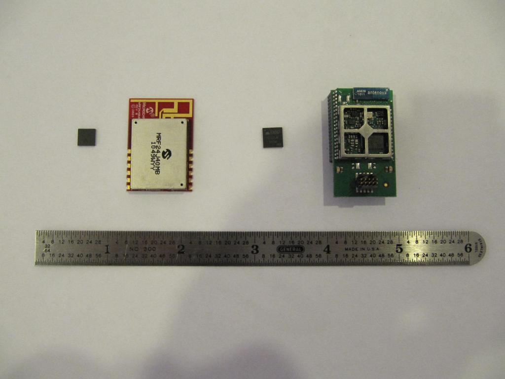 3. サイズ / 形状 - IC レベルからカスタムで無線回路を設計すれば 回路構成を柔軟に対応できます カスタム設計であれば 製品内の与えられたスペースにモジュールを収まることができます また パーツも自由に構成でき ボードの片側にパーツを配置することができるほか ボードの両サイド ( 裏 表面 ) に振り分けることもできます 図 2.