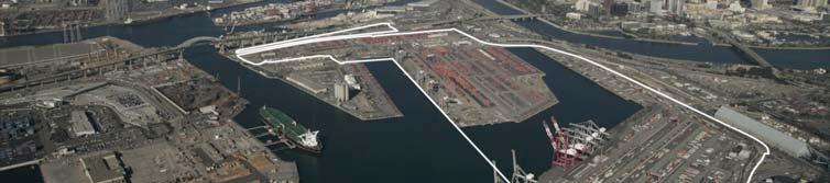 12 ロングビーチ港ミドルハーバープロジェクト OOCL の 40 年間専用リース 建設費 12 億ドル 工期 9 年 OOCL が 5 億ドル負担 リース料総額 46 億ドル年間 1.