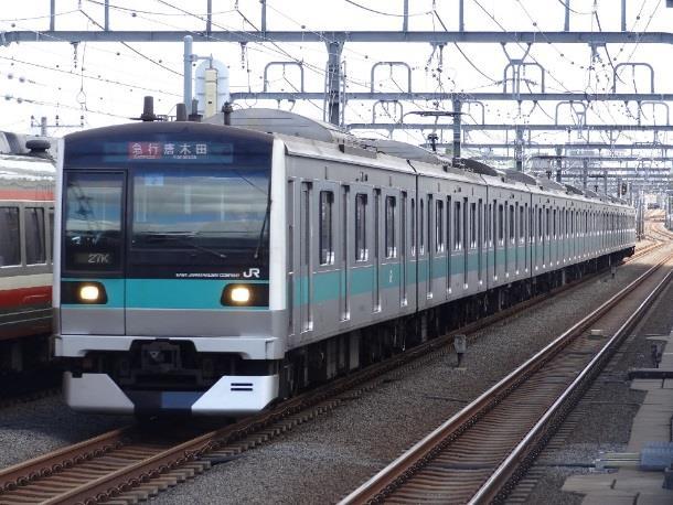 東京メトロの乗り入れ車両は本形式で統一される予定です <<JR 東日本 E233 系 2000 番台 >> 登場年 :2009 年 ( 平成 21 年 ) 在籍両数 :180 両 (10 両 18 編成 )
