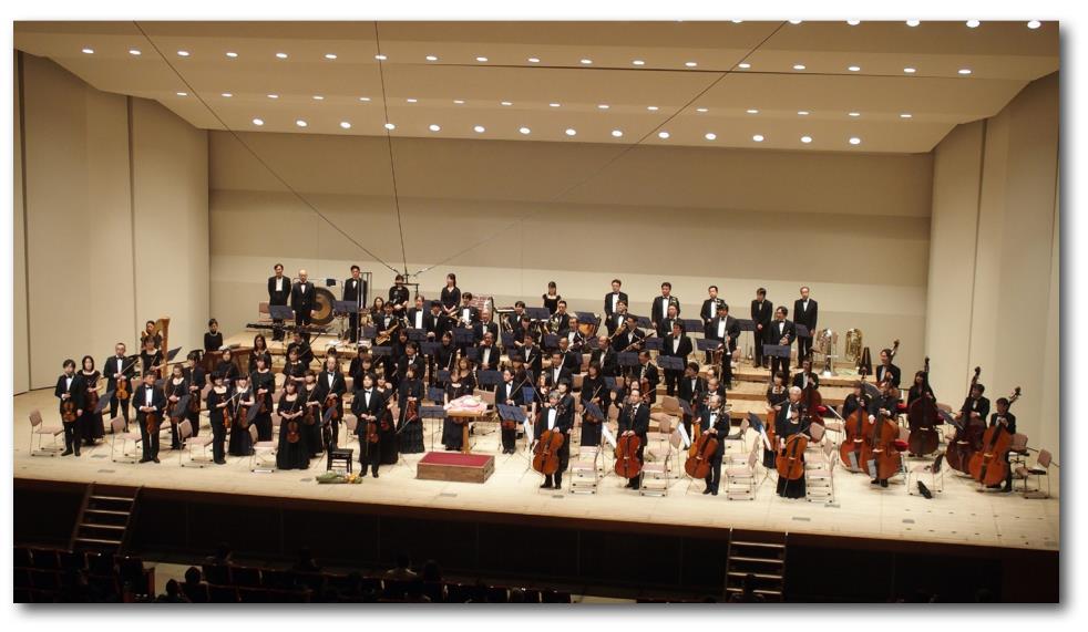 プロフィール 3 仙台ニューフィルハーモニー管弦楽団 仙台に本格的なオーケストラを作ろうということで 1973 年にアマチュアとプロの混成で創立された 宮城フィル (1979 年にプロのオーケストラとなり 1989 年には 仙台フィル と改称 ) のメンバーが中心になって 1981 年に作られたアマチュアオーケストラが 仙台ニューフィル です 公募によって集まったメンバーも加え 総勢 20