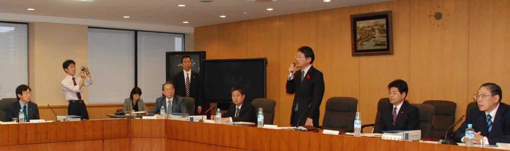 日本年金機構設立委員会 民主党政権発足後 はじめて開催された日本年金機構設立委員会 ( 平成 21 年 10 月 8 日 )