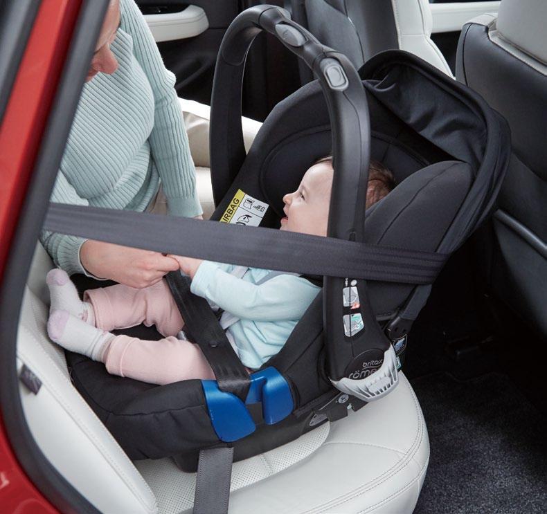 チャイルドシート ペット アイテム CHILD SEAT & PET ITEM 家族と過ごす時間を大切に ライフスタイル変化に寄り添うアイテム エアバギーのフレームはそのままに シートを取り替えることで新生児用ベビーカー 首が座った赤ちゃんを乗せることができるベビーカー
