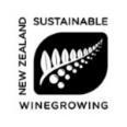 リヴァビー エステート ニュージーランド / マールボロ 小規模で品質にこだわるブティックワイナリー マシューズ家は 150 年以上マールボロ地区に居を構え マールボロの土地を愛し 熟知してきました 現オーナーのサイモン氏は 醸造学を学んだ後 代々受け継がれてきた土地で 1989 年にブドウ栽培を開始しました ニュージーランド最大のワイン産地である サリズ ブロックリースリング 2014 樹齢約