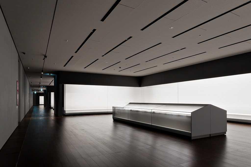 図 -2-1-1 大空間展示室 図 -2-2-1 一般展示室 大空間展示室は リモコン操作により 任意に照射角度 出力 ( 調光 )