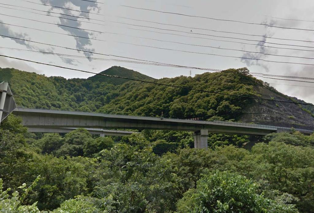 甲州市 ( 笹子峠付近 ) 谷を通過する長くて大きな橋梁 山や谷をつなぐような場所では