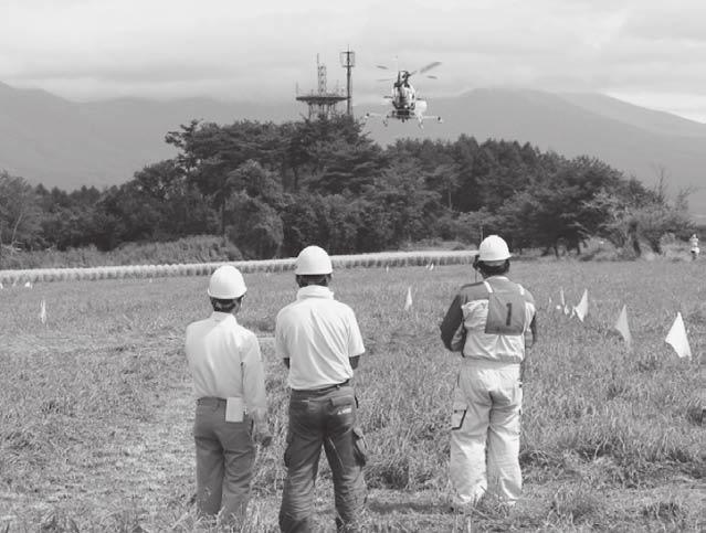 ( 第 323 号 ) ながの植物防疫 協会だより 第 18 回長野県産業用無人ヘリコプター飛行技術競技会 を開催今年の夏は 例年にない悪天候が続き 関係者は無人ヘリの運行調整に苦労が多い年でした 航空防除の重要性は 担い手の高齢化や営農規模拡大の中で ますます重要になっていますが 一方で安全な運行も一層求められているところです