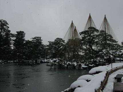 12/25 観光地としての金沢への影響 冬の雪が積もった風景は,