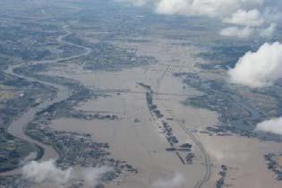 月関東 東北豪雨では 鬼怒川の氾濫により 常総市の約 1/3 の面積に相当する約 40km 2 が浸水