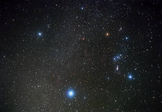 5 万度 主星シリウス A は全天で一番明るい星 : 約 50 年周期の実視連星 現在までに