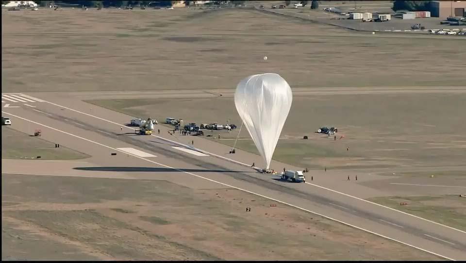レッドブル PROJECT STRATUS 成層圏に上がった気球からダイブしたプロジェクト ストラトス YouTubeで中継されて３千万PVを記録