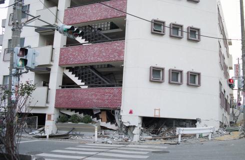 J-SHIS 昭和 56 年以前の建物の耐震性 建物を建てるときは 耐震基準に適合していることが必要です この基準は