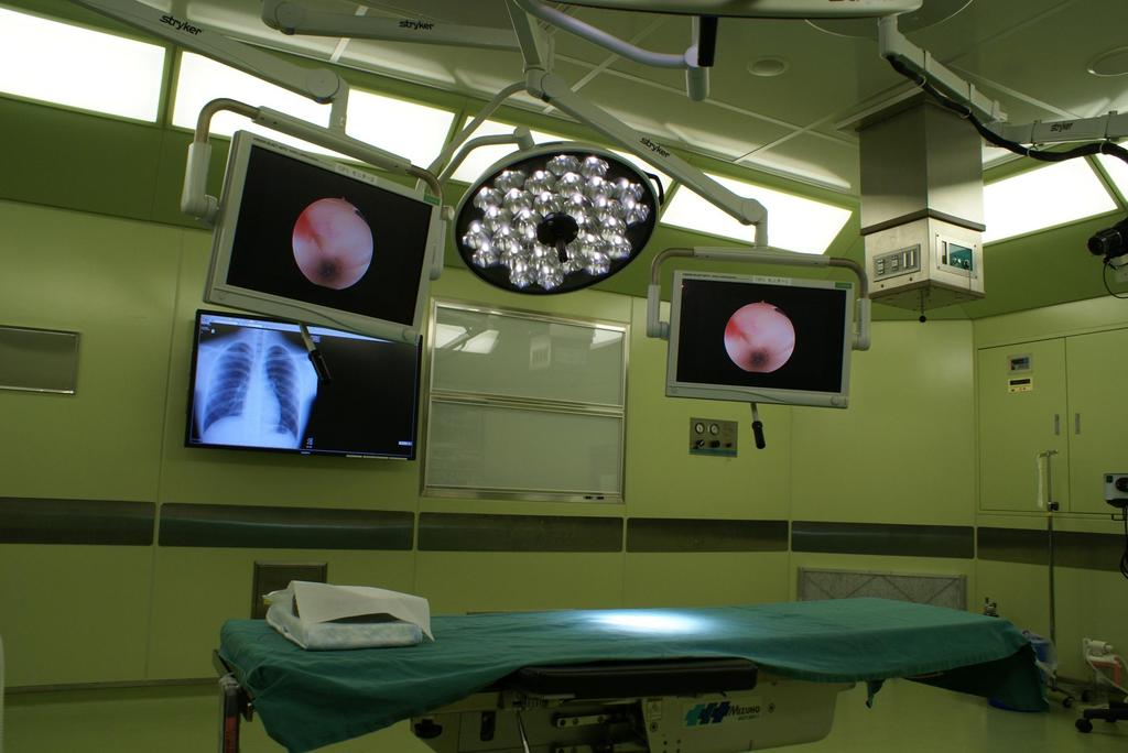 手術室内 IT 化 ストライカー社製 LED
