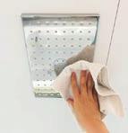 オーバーヘッドシャワー はぬるま湯に浸した布をよく絞って ノズルを傷つけないように 軽くをふき取ります
