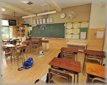 校の中学校の合計 5 校全校において 校舎を木造で整備したり 内装を木質化する等