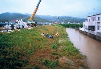平成16年8月の台風10号時の作業風景 水防技術講習 ロープワーク
