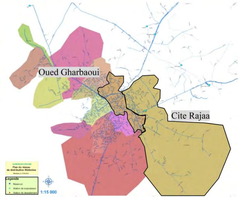 1) メドニン中心地区 :Oued Gharbaoui Oued Gharbaoui はメドニンの中心地区 10 のセクターのうちの一つであり 最も中心地的 位置にある 井戸を水源とした配水タンク (Tejra 配水タンク 5,000m 3 ) からの配水で セ クター流入点は羽根車式流速計 ( 口径 200mm) が設置されている データロガーの常時設 置により流量 圧力の測定を行っている