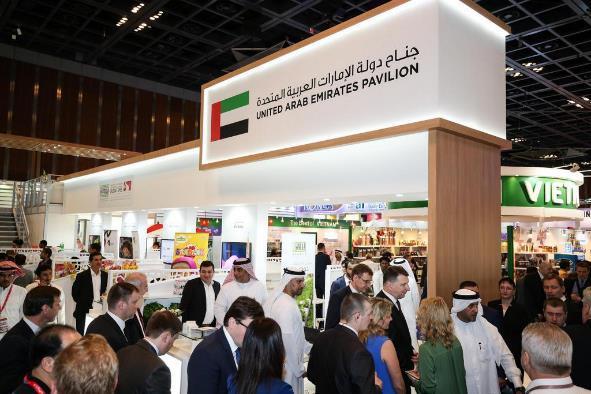 自国の製品を展示するスペースや 肉類 魚類といった食品の種類で分かれている展示スペースも併設している (2018 年 ) Dubai World Trade Centre https://www.gulfood.