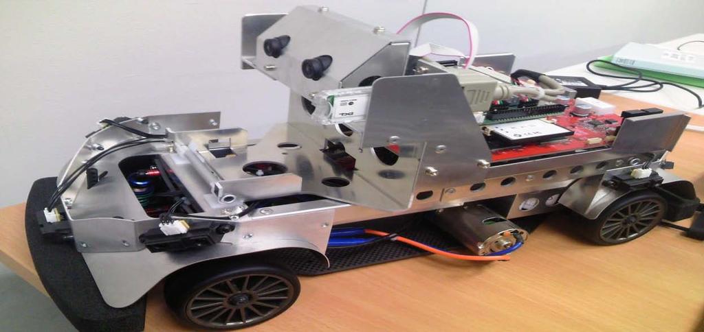 Robo Car Robo Car は カー ロボティクス分野の先端技術である 危険回避アシスト技術 自立走行アルゴリズム などの研究を目的として開発された電気自動車の 1/10