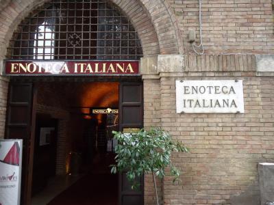 < 研究報告書 > 今回 私は 2012 年 2 月 1 日 ~2012 年 3 月 1 日まで イタリア ワイン業界の変遷 を明らかにすべくシエナ外国人大学の語学 文化コースに籍を置きながら 国立エノテカ ( ワイン博物館 )