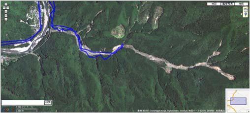 (8) 大台町持山谷川図 -39 に Google による調査地点付近の空中写真および位置を示す.