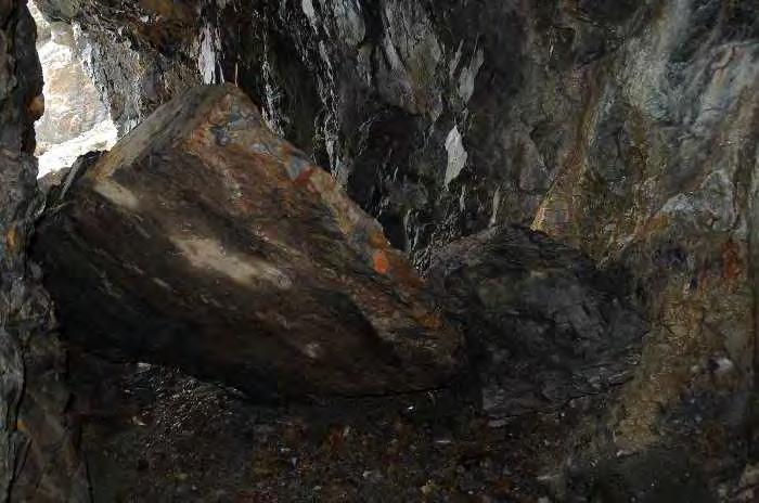 No.12 調査地点 : 鵜の巣断崖 痕跡の種類 : 津波岩 がけ崩れ自然公園 : 陸中海岸国立公園 ( 地種区分 : 第 2 種特別地域