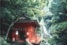 熊野街道 意賀み美神社 ( 国指定重要文化財 ) 等の歴史的地物 文化財がありひねのしょうおおぎます 日根荘遺跡 ( 国史跡 ) を中心とする日根荘大木の農村景観は 平成 25