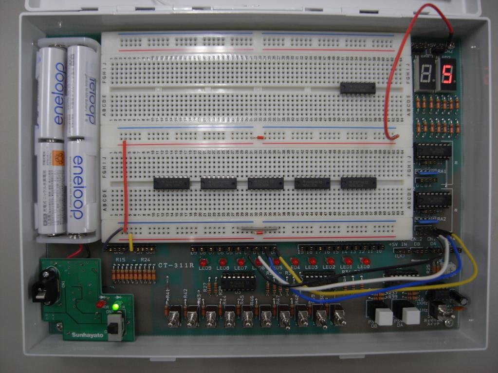 3.3 7 セグメント LED とデコーダー 7 セグメント LED は電卓や電光掲示板などで見かける表示器である.2 進数 4 桁表記で 10 進数を表現する方法を BCD (Binary Coded Decimal) と呼ぶが, その BCD を 7 セグメント LED の表現に復号化 (Decode) する回路がデコーダーである. デコーダーの IC は 74LS47 である.