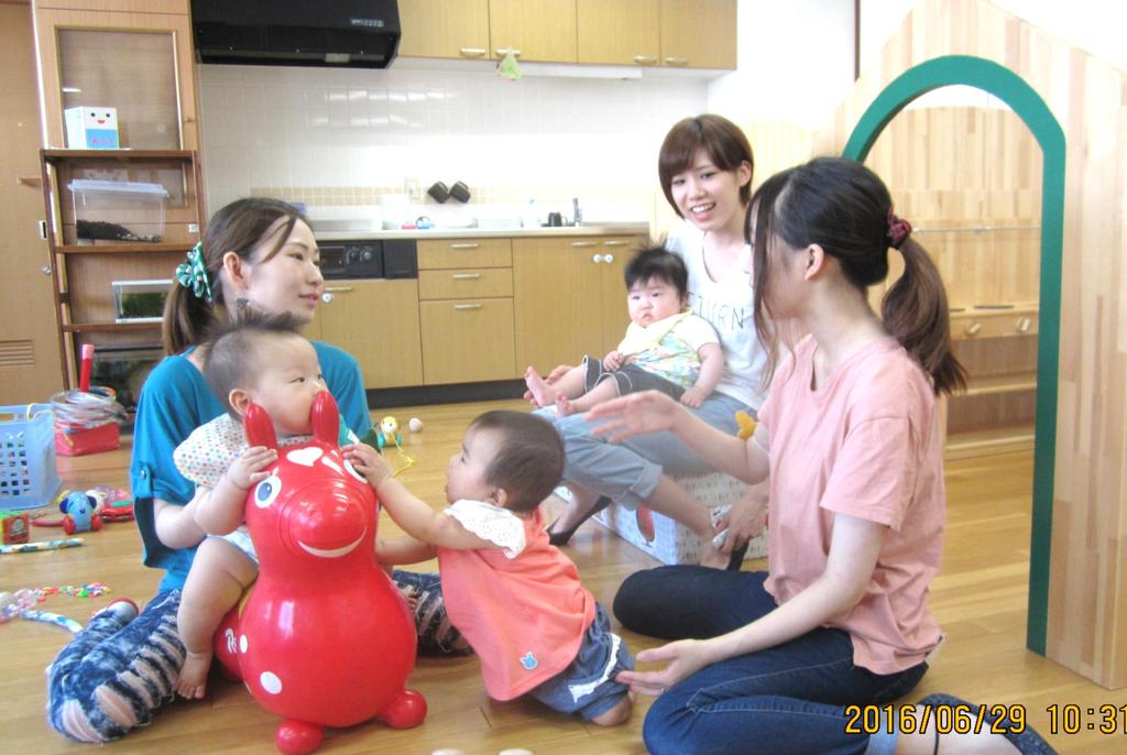 妊 娠 出 産 乳幼児 就学前 小学生 地域子育て支援センター 遊びや離乳食