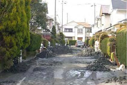 水道管路が道路崩壊を誘発している可能性もある 被災地の町村の道路管理者から