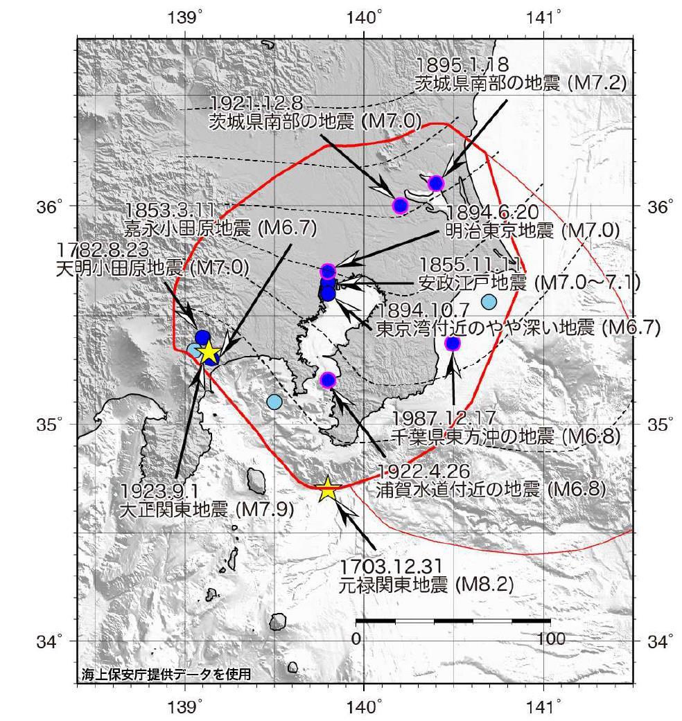 プレートの沈み込みに伴うM7 程度の地震の評価対象領域 太赤線で囲まれた範囲が評価対象領域を示す 細赤線は最大クラスの地震の震源域を示す 破線は本評価で用いたフィリピン海プレート上面の等深線を示す M6.7 7.