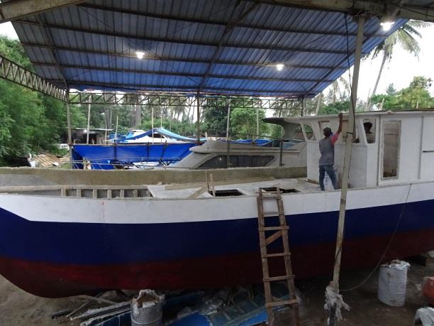 INDUSTRI KAPAL INDONESIA Persero 建造中の FRP 漁船 PT Kharisma Mister Marines 建造中の FRP 漁船と木型 建造中の FRP 漁船 3.