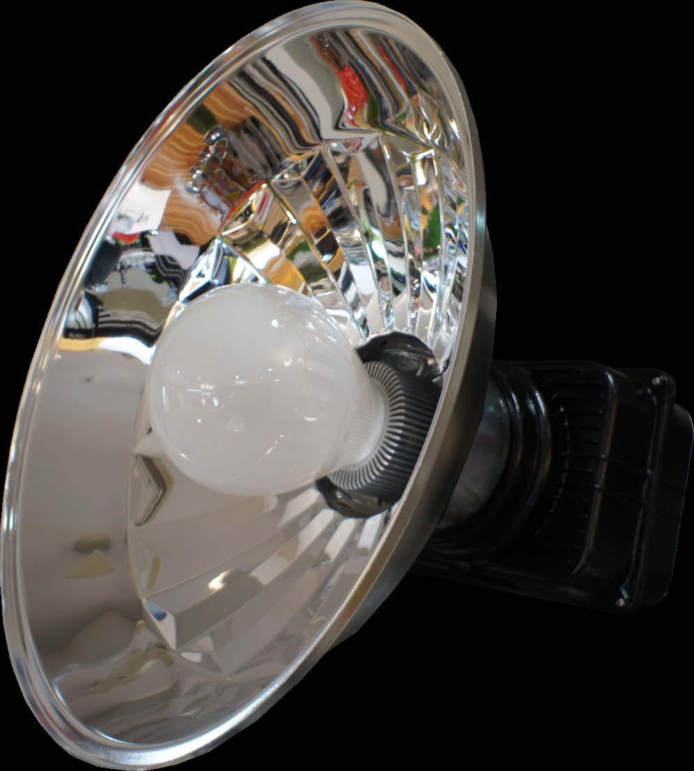 無電極プラズマランプ ASUKA 150 灯具写真 灯具一体型 目に優しい LED に比べて熱と湿度に強い 60,000 時間の長寿命 60,000 時間の長寿命 高照度アルミ反射板 瞬間点灯 消灯 使用温度 :-5 度 ~40 度 高演色