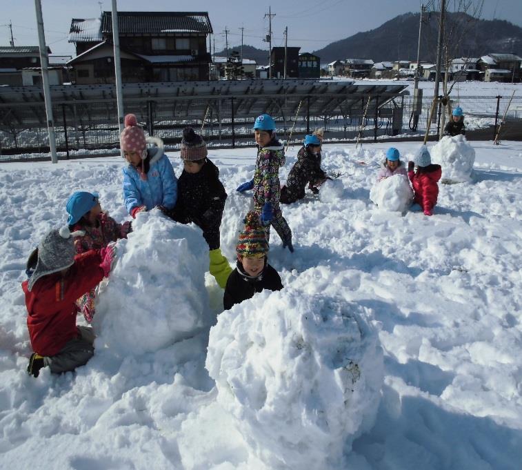 冬は雪遊び 季節を感じられる城陽幼稚園って