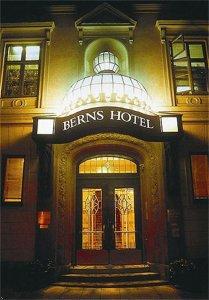6km 19 世紀に建てられ た 伝統的なアールヌーボ ー様式の建物が魅力的なツ ーリストクラスホテル レストランあり BERNS
