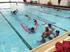 Clase de Natación Muchas escuelas tienen clases de natación en la piscina de la escuela durante el verano. La escuela puede enviarles una carta pareci