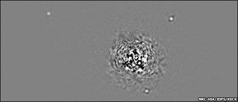 4-1. 太陽系外惑星の探し方 HR 8799 直接撮像法 (2008 年に初成功 ) 2008/11/13 2 例同時発表 コロナグラフの原理 ( 明るい星に遮蔽マスクをつける ) 赤外線観測が有効