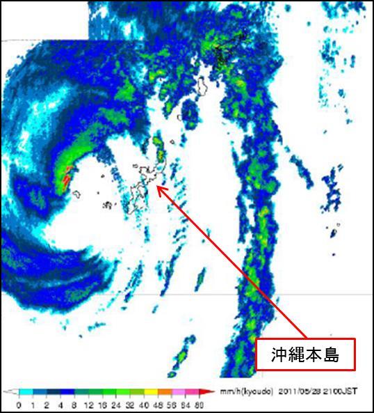 1 台風 (2011 年 5 月 28 日 ~29 日 ) の例 台風第 2 号は 5 月 28 日 15 時には 中心気圧 940hPa 中心付近の最大風速 45m/s の非常に強い勢力で宮古島にかなり接近し 同日 21 時には久米島の西の海上を北上しました 5 月 28 日 09 時から 29 日 09 時の 24