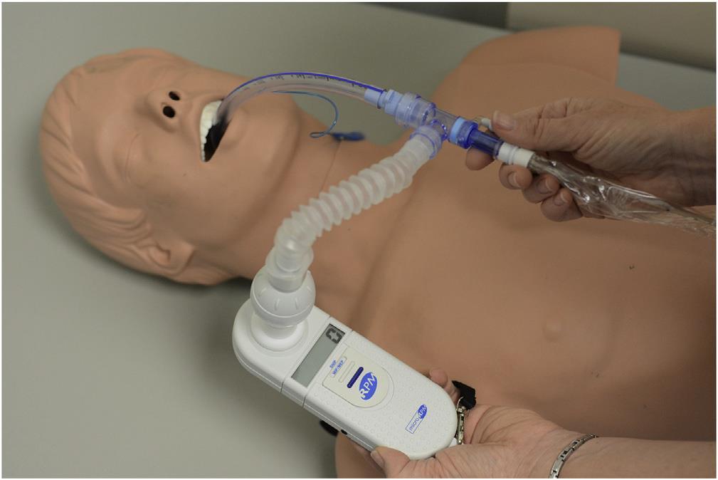最大吸気圧 (MIP) の測定 呼吸圧力計がある場合 できるだけ協力に吸うように患者に指導する MIP