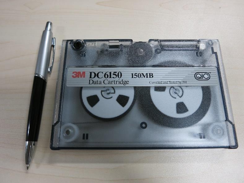 参考テープストリーマ 磁気テープ装置 データは1 列に書き込まれる 磁気テープ操作コマンド mt mt