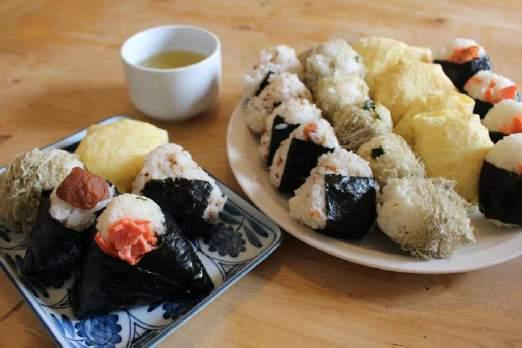 ONIGIRI: JAPANESE RICE BALLS five fillings ごはんの炊き方 五つの具のおにぎり Onigiri おにぎり