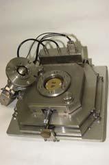 走査型トンネル顕微鏡 (STM:scanning tunneling microscope) 1982 年に発表真空中, 大気中, 液中でも観察可能バイアス電圧により生じるトンネル電流 (