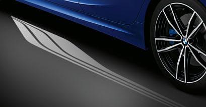 夜間の視認性を飛躍的に高め 安全性を向上させています BMW レーザー ライトを搭載したヘッドライトには ブルーのデザイン アクセントに加えて BMW Laser のロゴがあしらわれ その革新性を象徴しています